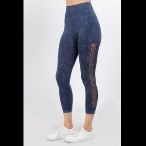 Women’s’ Vintage Blue Capri Leggings